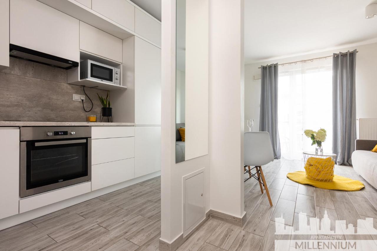 ורשה Millennium Manufaktura Yellow מראה חיצוני תמונה